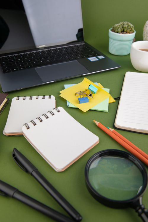 文件夾便利貼 辦公用品中的商務(wù)攝影亮點(diǎn)